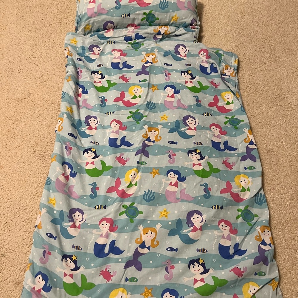 Toddler girls sleep mat for school.